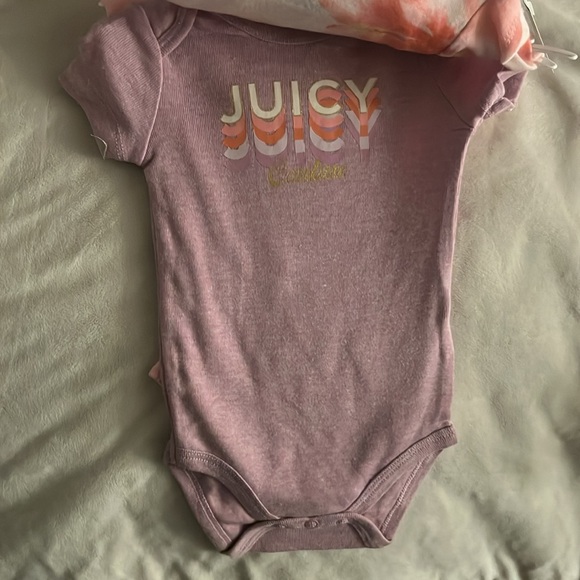 Juicy Couture Onesies 0-3m - Picture 3 of 6
